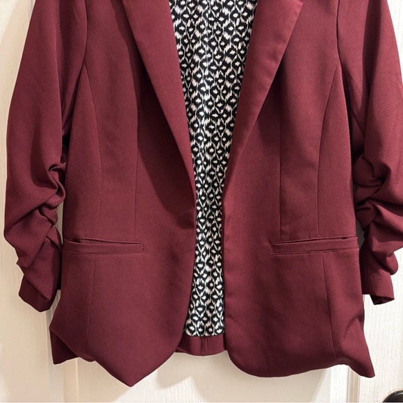 Women’s Skies Are Blue collarless ruched sleeve blazer in deep burgundy size M - Picture 3 of 7